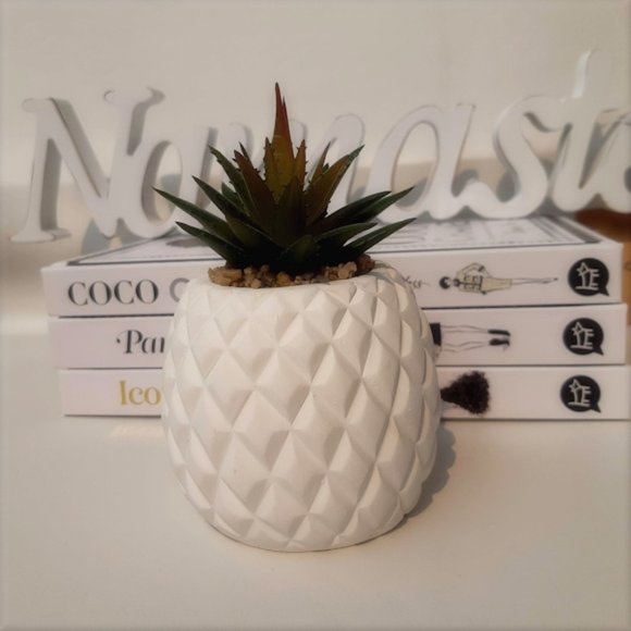 BOUCLAIR Free with $50+ Purchase-Faux Succulent In White Matt Ceramic Pi… - Picture 1 of 4
